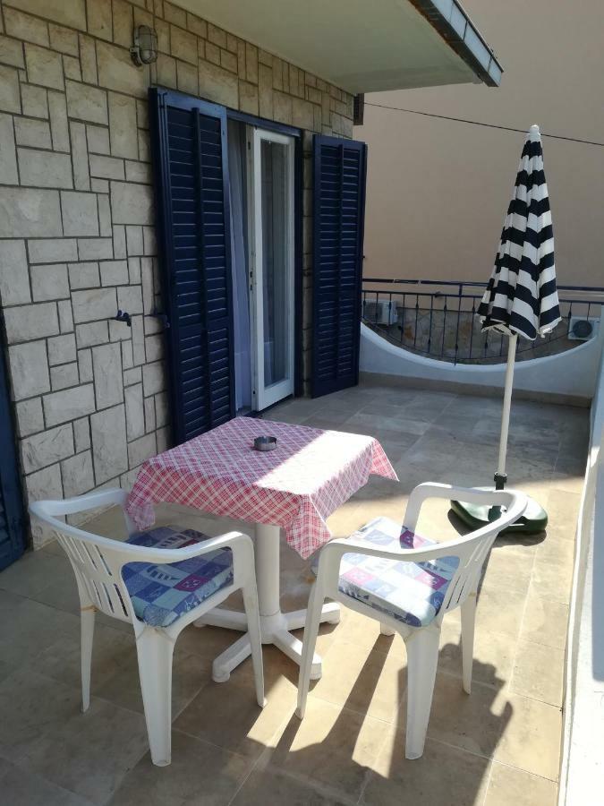 Apartmani Pavicic-Ivelja Stari Grad  Luaran gambar